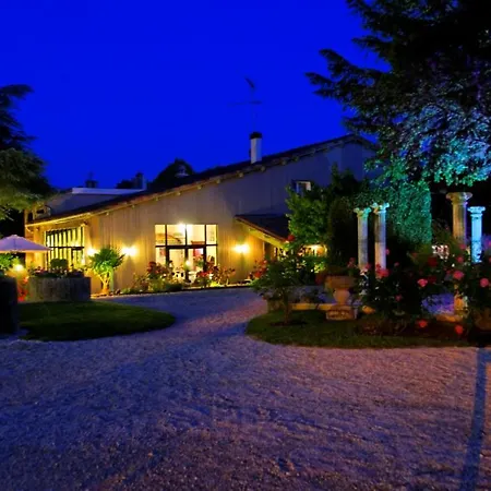 Logis Restaurant L'essille 호텔 Bassac