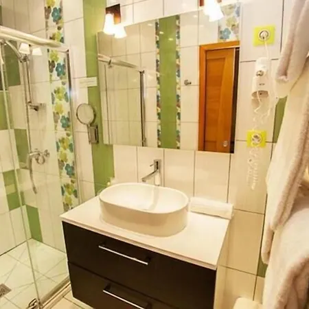 호텔 Logis Restaurant L'essille 3*